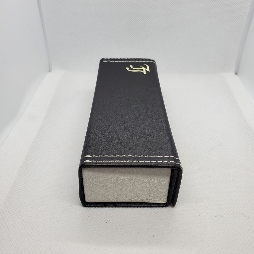 Lisa Loeb Black & White Glasses Case & Cleaning Cloth - Picture 3 of 7